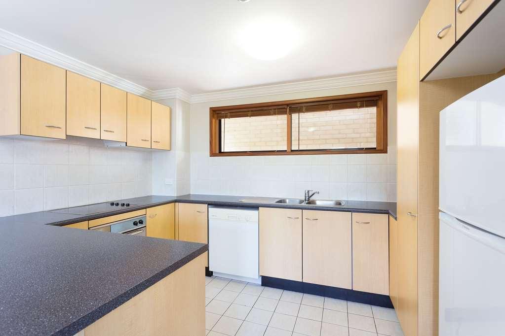 Ramada By Wyndham Brisbane Windsor Hotel Room photo