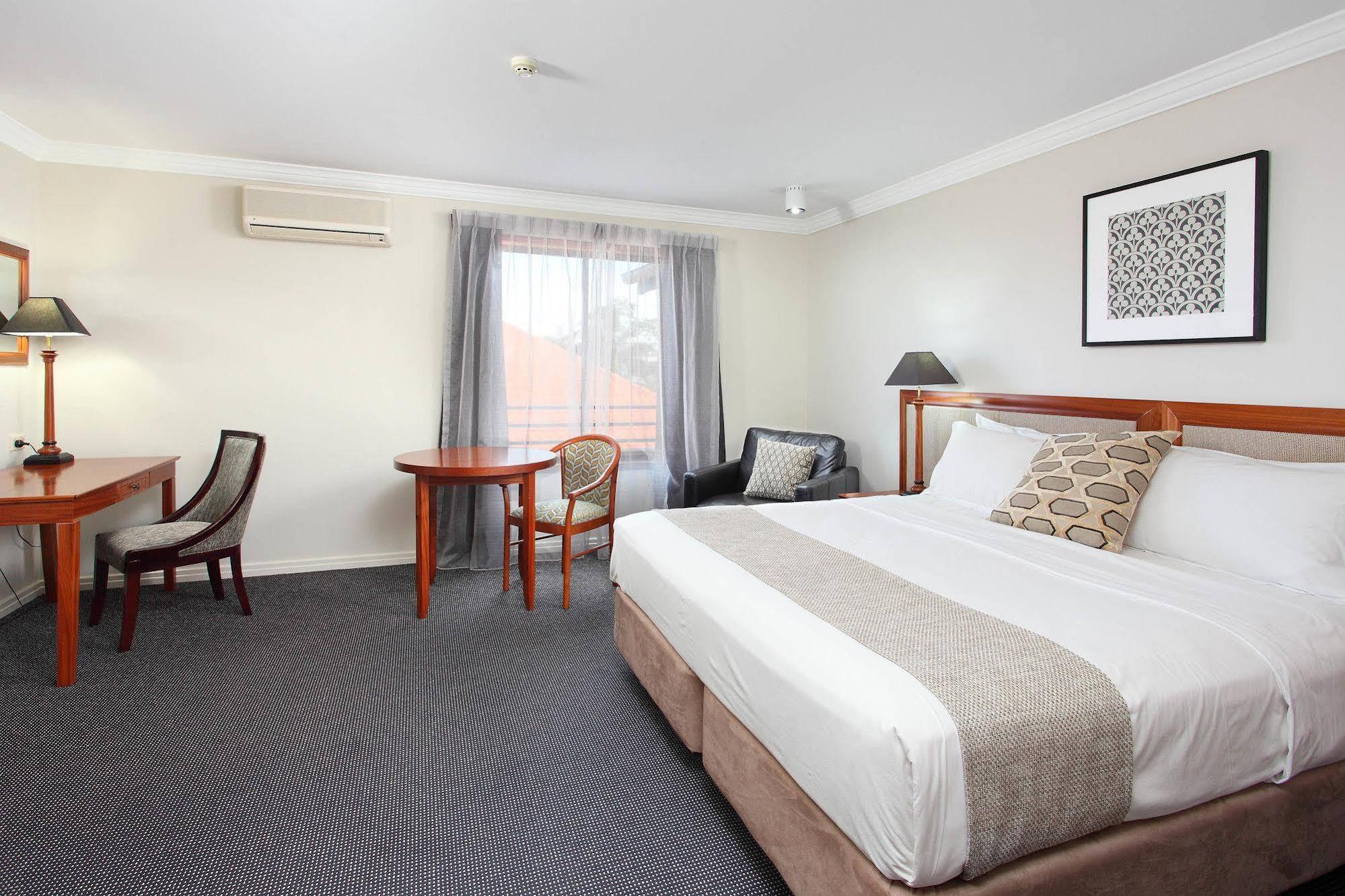 Ramada By Wyndham Brisbane Windsor Hotel Exterior photo