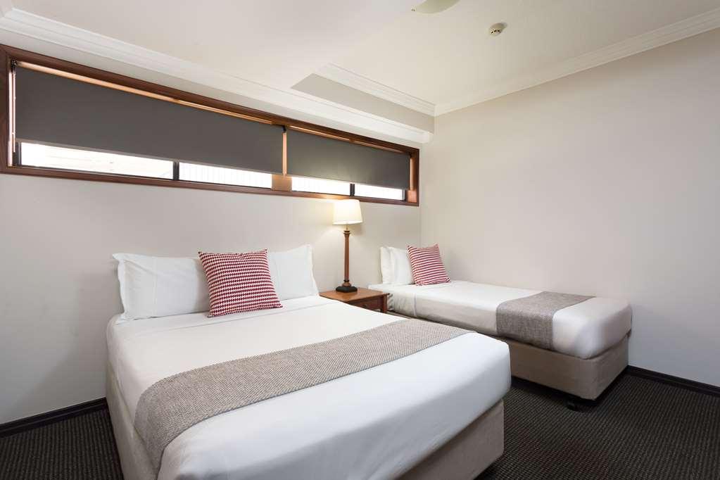 Ramada By Wyndham Brisbane Windsor Hotel Room photo