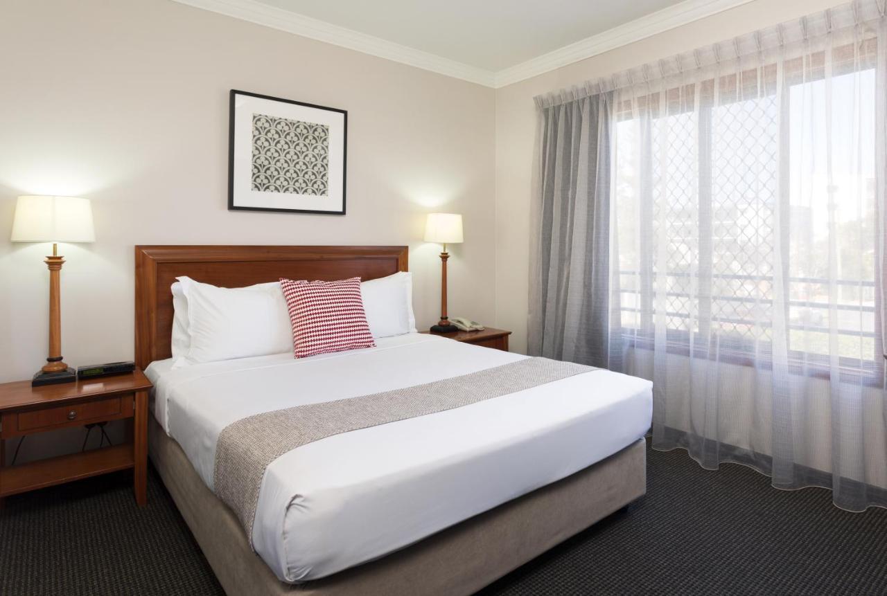 Ramada By Wyndham Brisbane Windsor Hotel Exterior photo