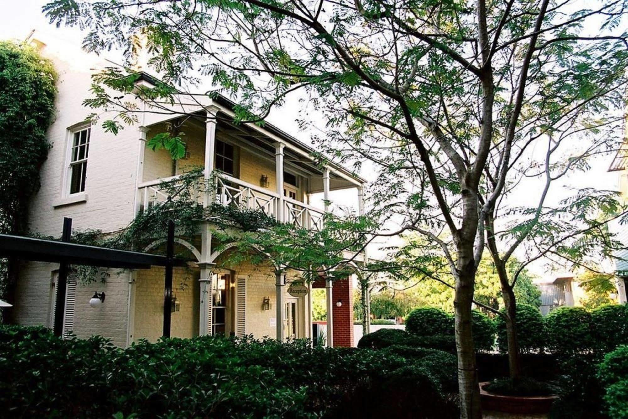 Ramada By Wyndham Brisbane Windsor Hotel Exterior photo