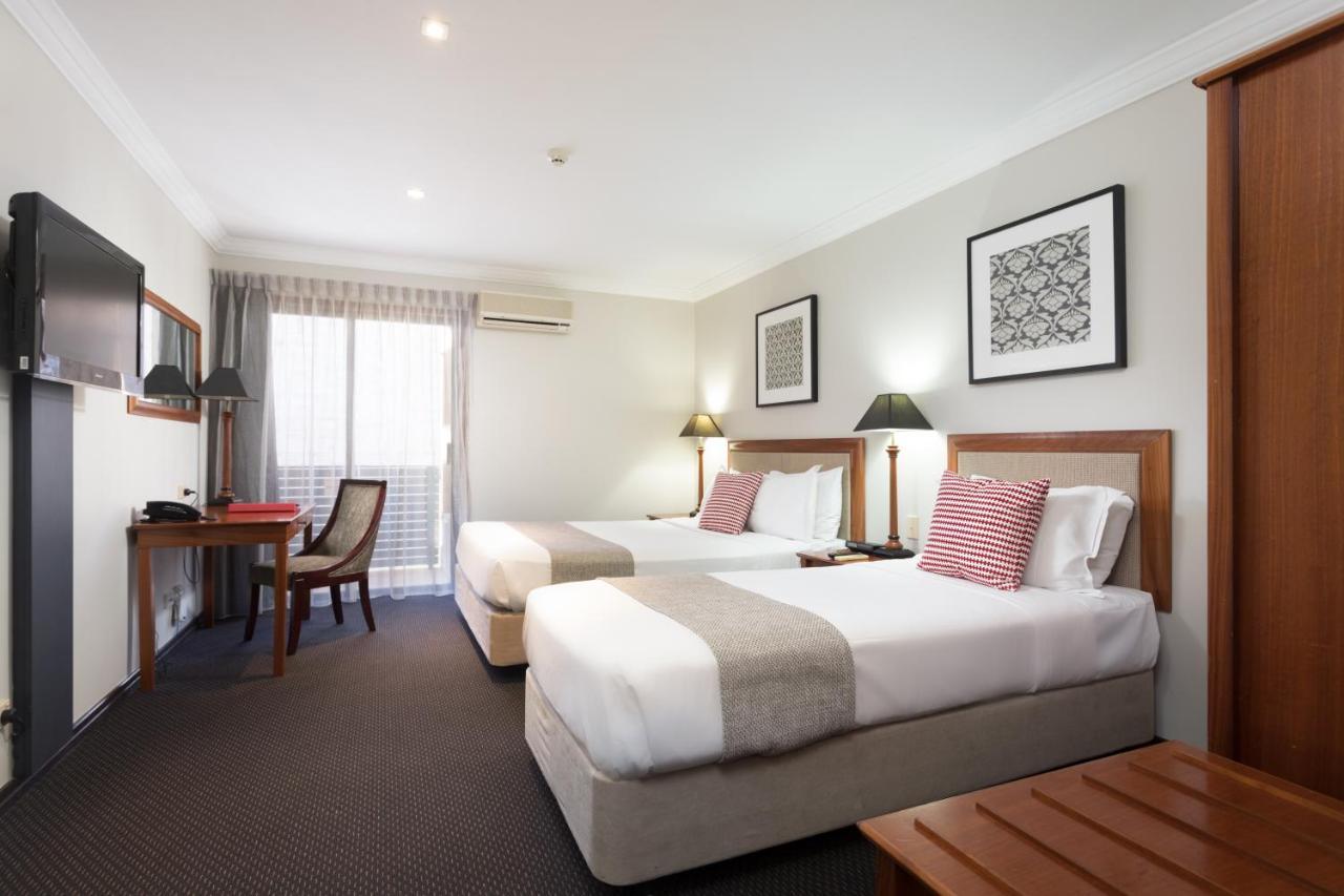 Ramada By Wyndham Brisbane Windsor Hotel Exterior photo