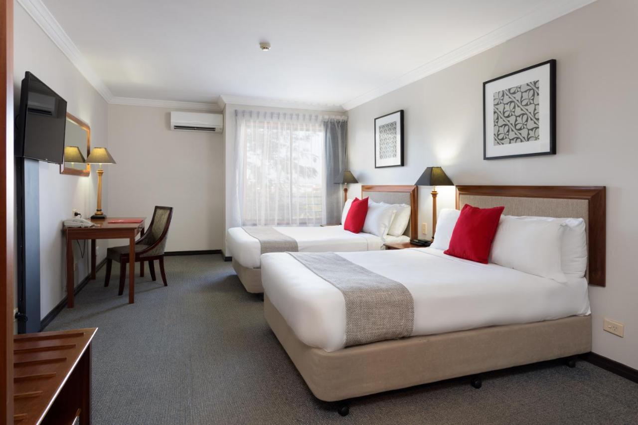 Ramada By Wyndham Brisbane Windsor Hotel Exterior photo